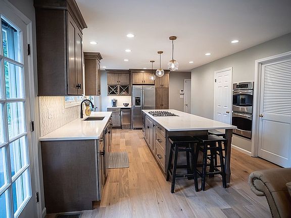 2nd image of 16017 Meadow Oak Dr