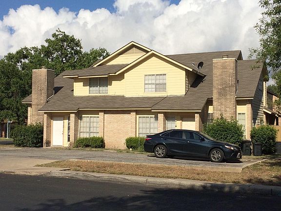 2nd image of 7511 Oak Chase