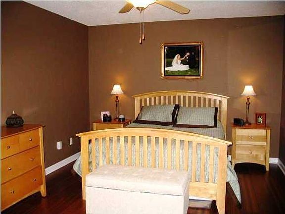 Master Bed w/ Adjoining Full Bath