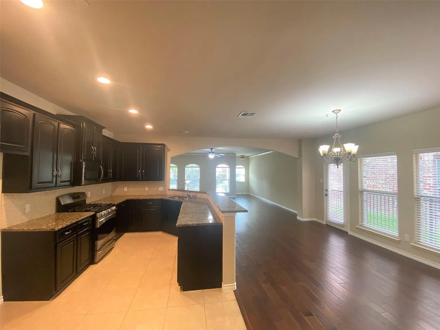 3 bed, 2.5 bath, 2200 sqft, $2,750 — Photo 4
