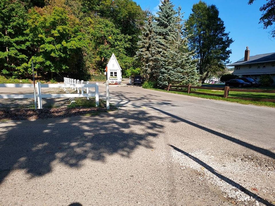 2nd image of 2433 Grove Walk