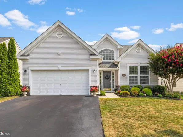 44 Honeysuckle Dr, Manahawkin, NJ 08050