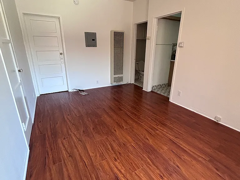 1570 Hazelwood Ave #1570 — Photo 2