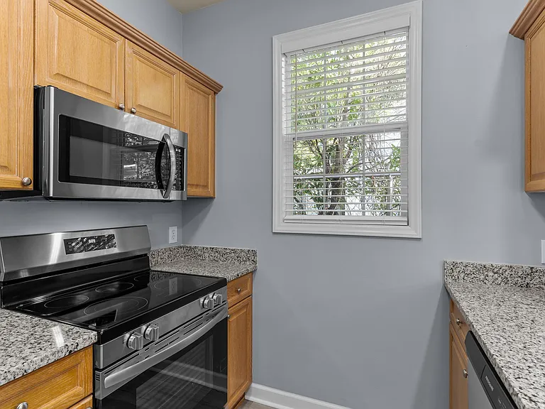 117 Avondale Ave — Photo 10