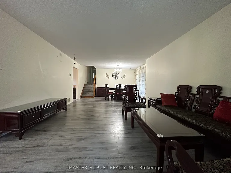32 Castle Harbour Ln — Photo 2