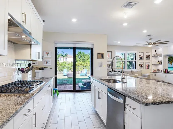 8605 Patron Ln, Lake Worth, FL 33467