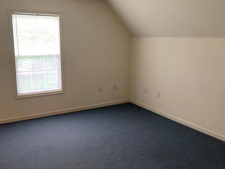 Upstairs master 1. 180sq/Ft