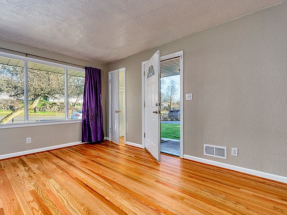 4th image of 4202 Lincoln Ave