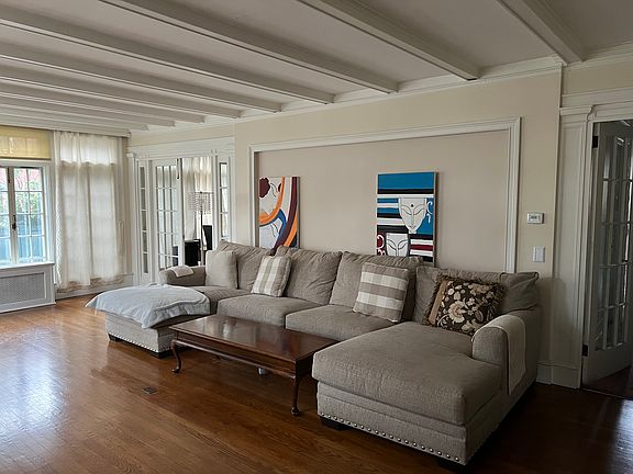 2nd image of 116 University Ave #116