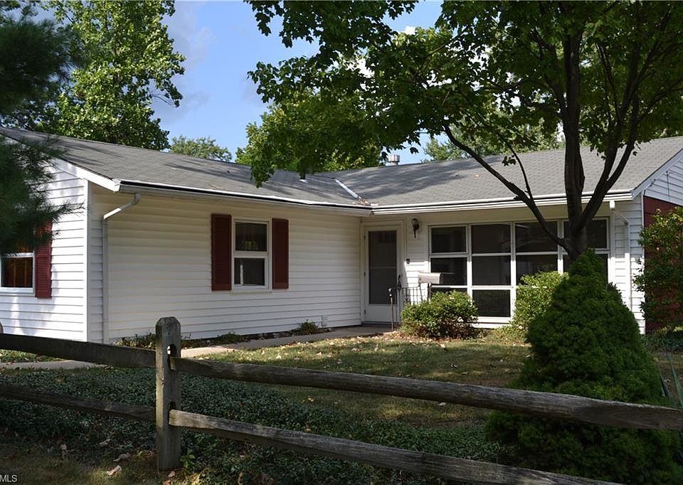 1st image of 392 Lombardy Dr