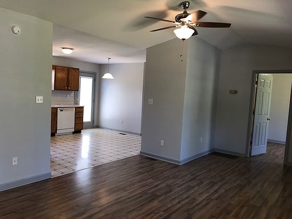 5th image of 2737 Daffodil Ln