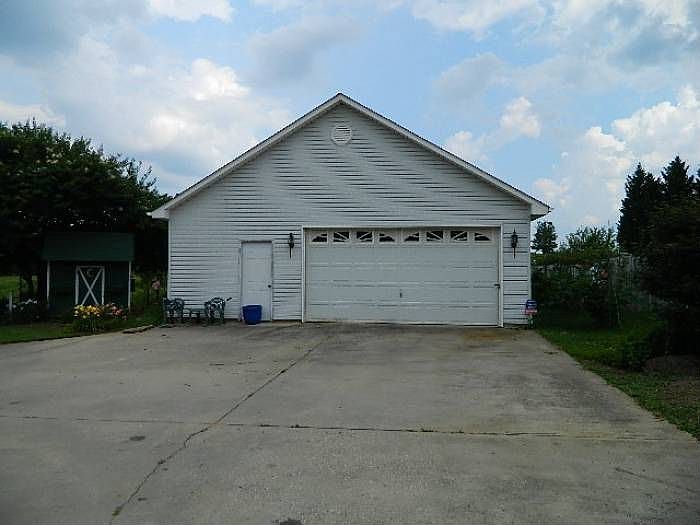 110 Lee Vaughn Rd, Simpsonville, SC 29681 Zillow