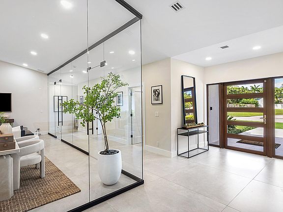 5th image of 926 SW 35th Court