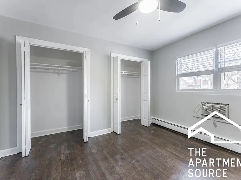 1321 W Sherwin Ave #1B — Photo 3