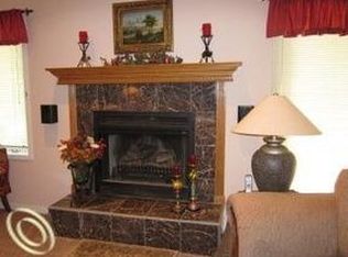 2860 Eric Dr, White Lake, MI