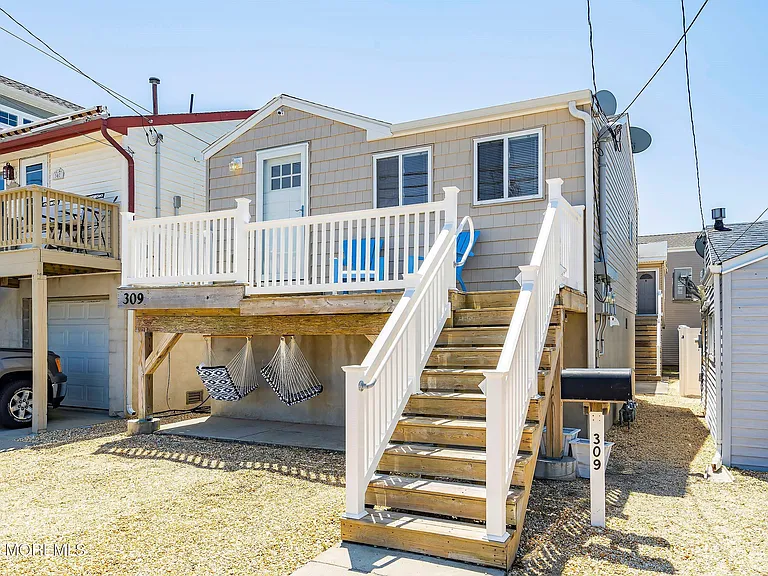 309 Hiering Ave #A — Photo 18