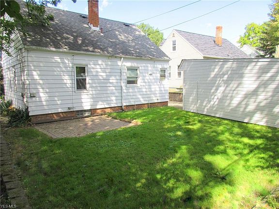 3rd image of 232 Grand Blvd