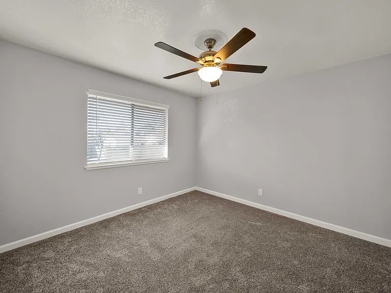 Heather Ridge Apartments — Photo 18