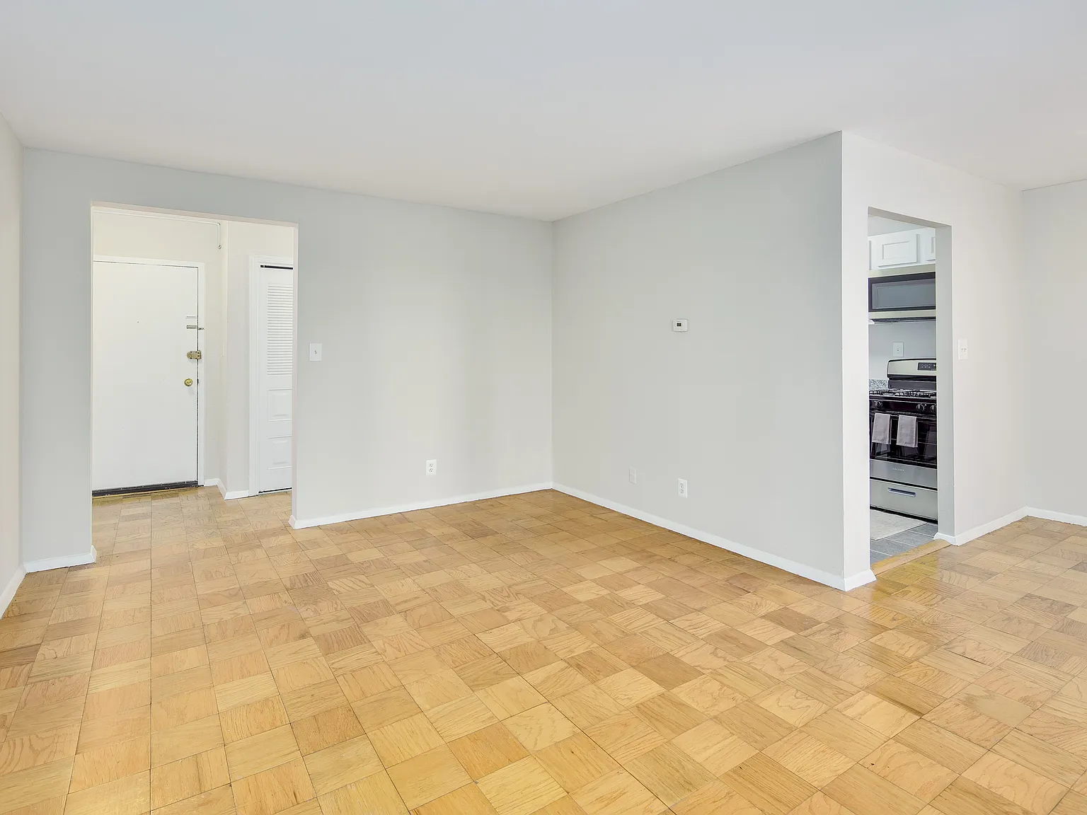 Finian's Court Apartments — Photo 3