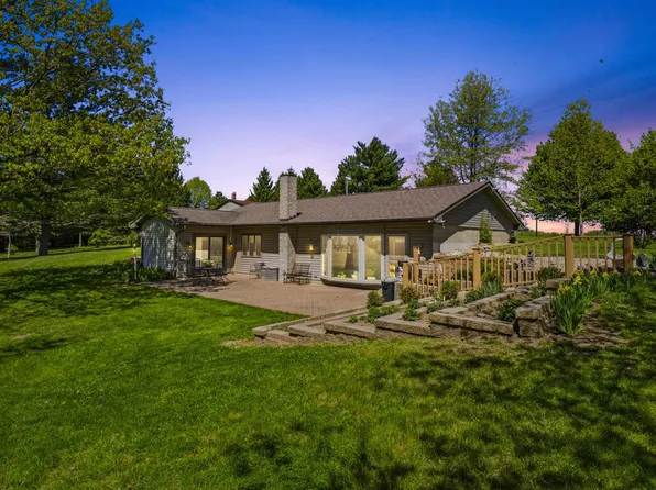 22946 Drake Rd, Elgin, IA 52141