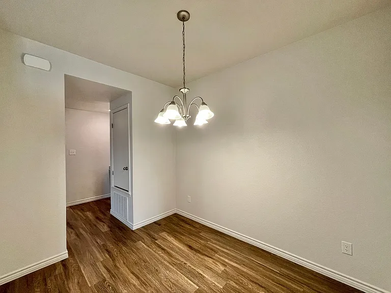 1806 Clovis Dr — Photo 7