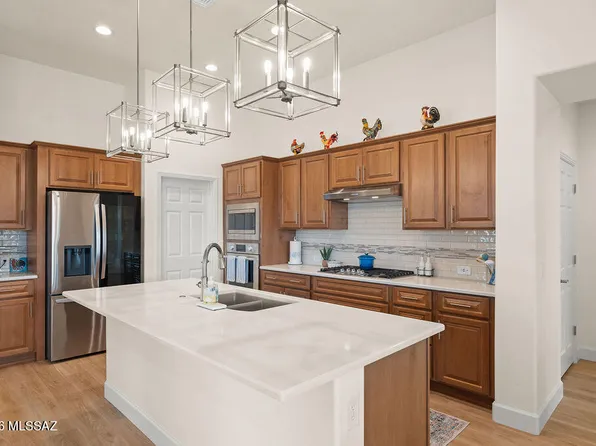 1948 N Star View Ln, Green Valley, AZ 85614