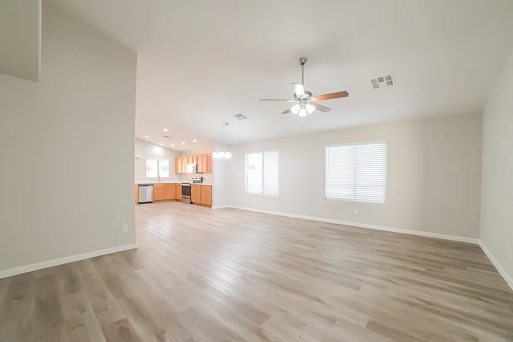 3 bed, 2.5 bath, 1762 sqft, $2,115 — Photo 3