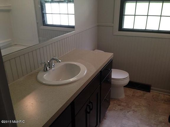 5th image of 385 Arthur Ave