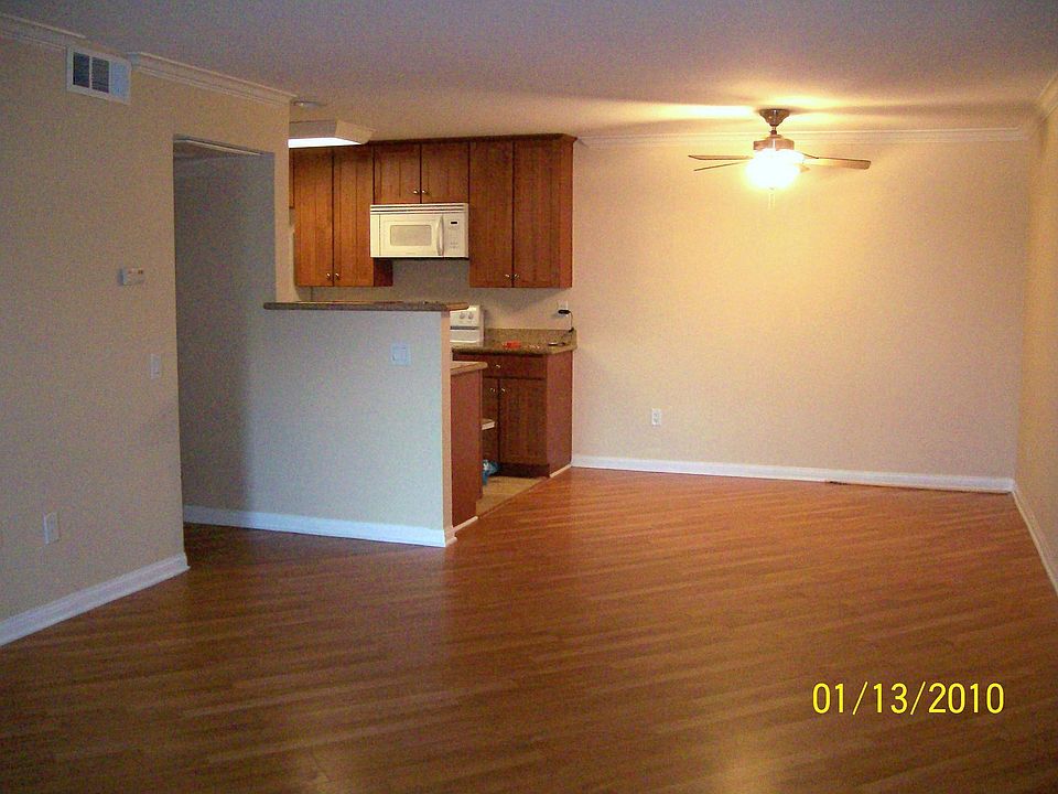 family room/dining room 