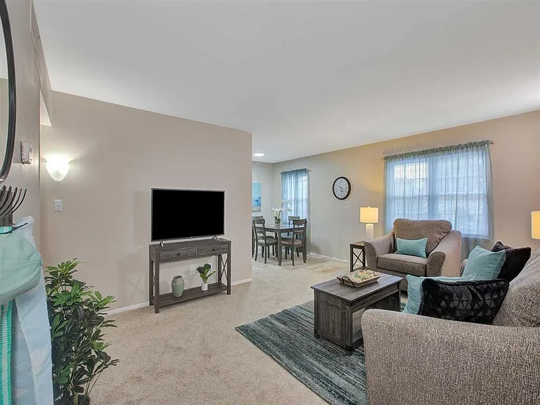 Ridgewood Club Apartments — Photo 6