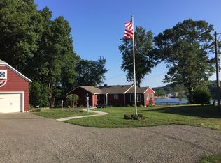 19 Best View Rd, Quaker Hill, CT 06375