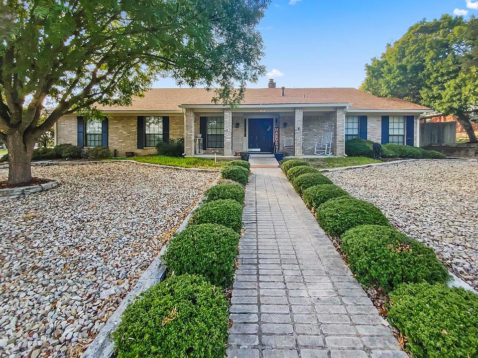 1st image of 400 Crest Ridge Dr