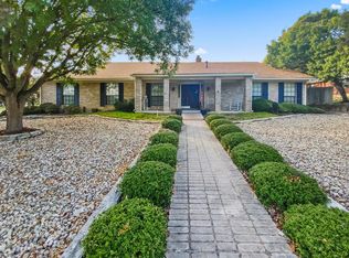 400 Crest Ridge Dr, Kerrville, TX 78028