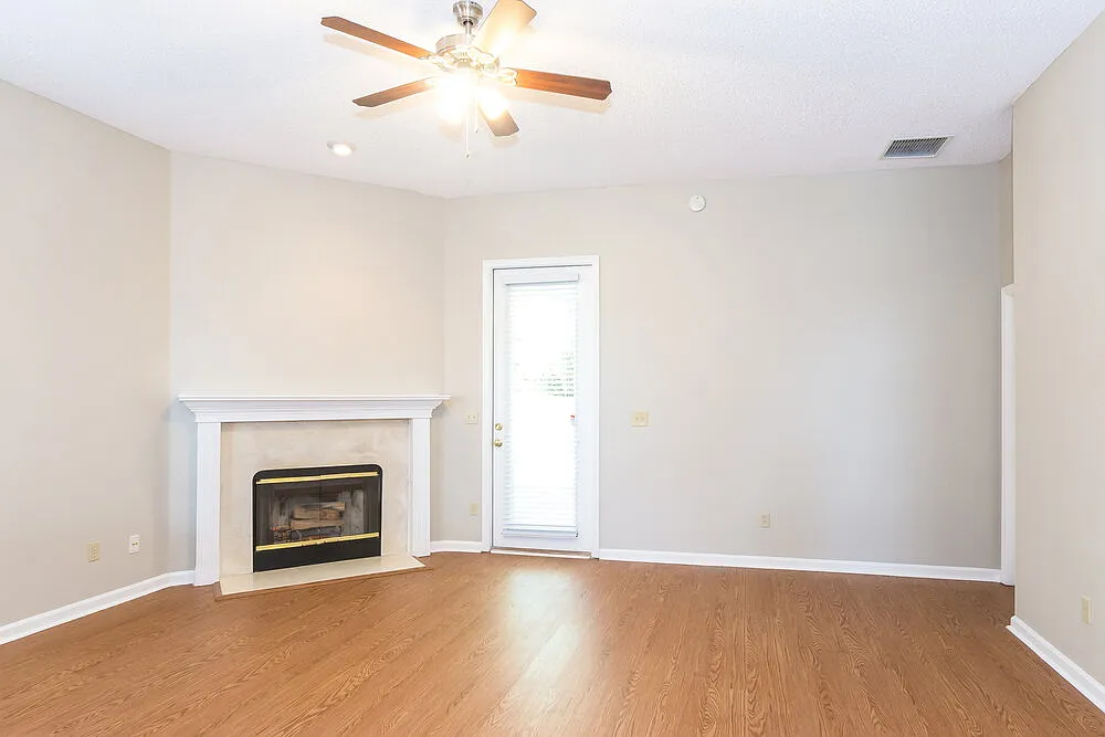 3 bed, 2.0 bath, 1615 sqft, $2,820 — Photo 3