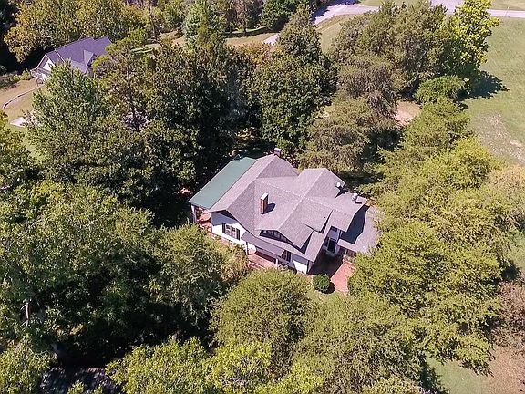 5th image of 219 Old Mill Rd