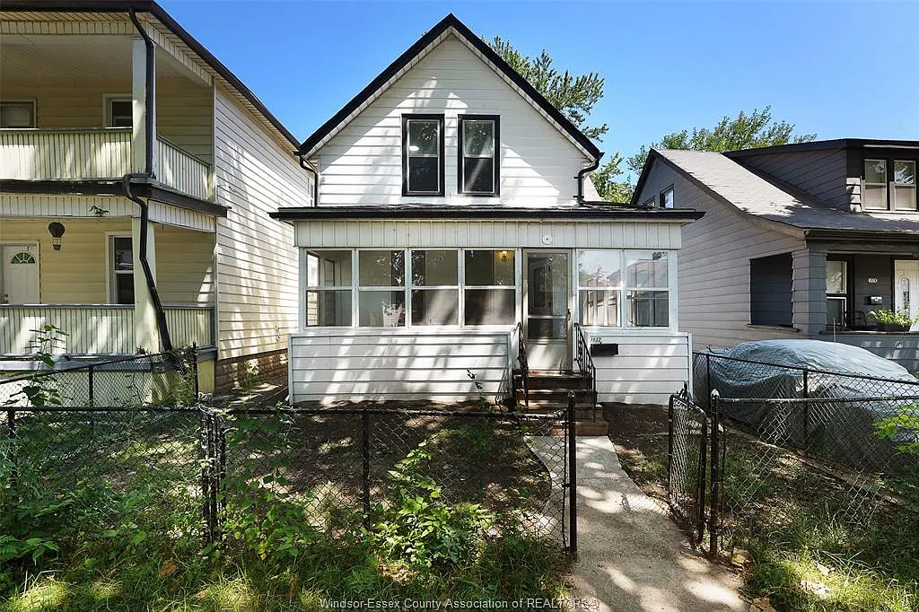 3 bed, 1.5 bath, $2,000 — Photo 1