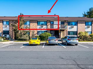 728 Cricket Ln, Woodbridge, NJ