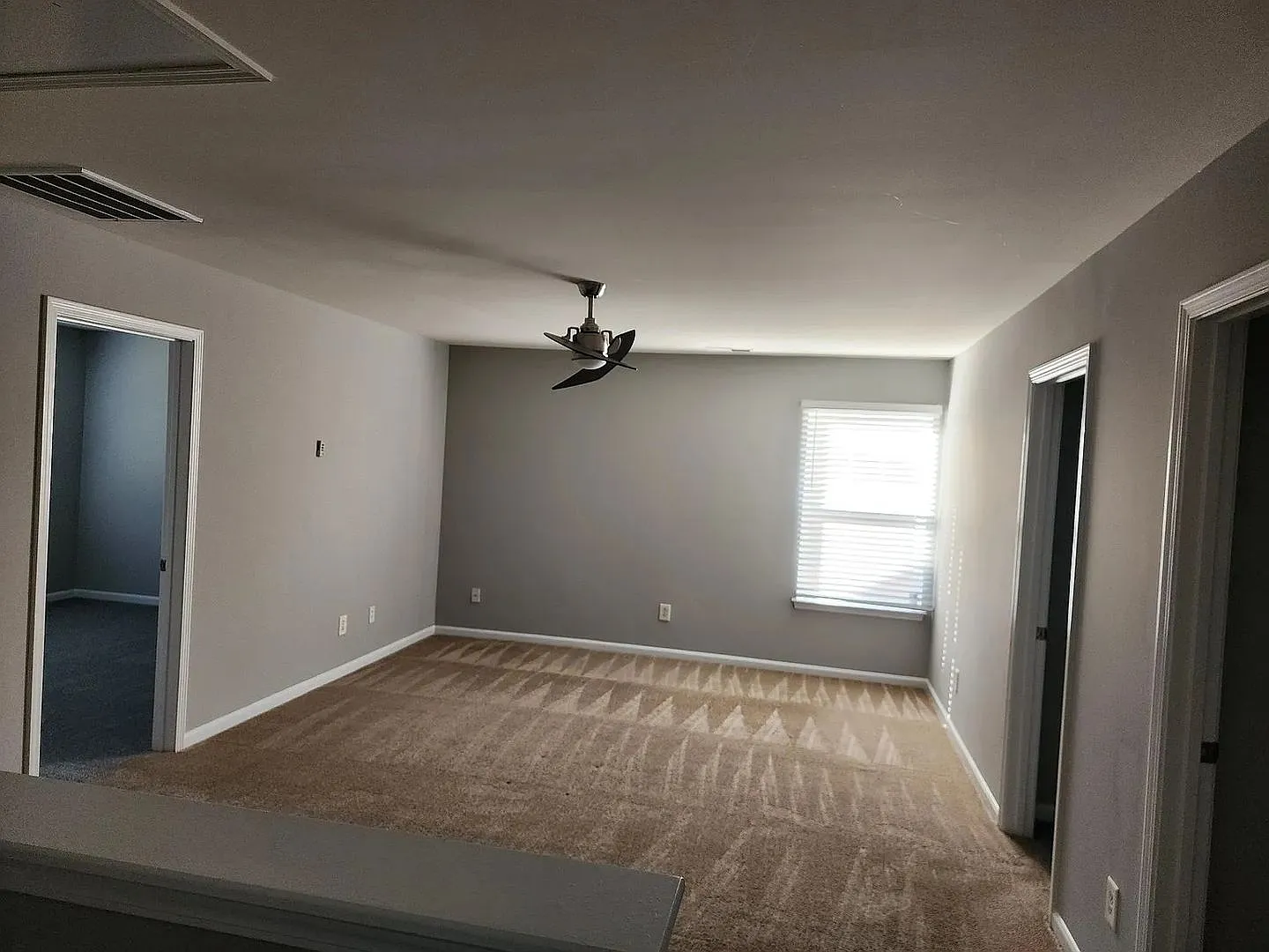 Room in 4 Bedroom Home in Charlotte — Photo 4