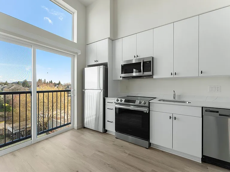 Studio With A View! Redwood Lofts & Flats — Photo 11