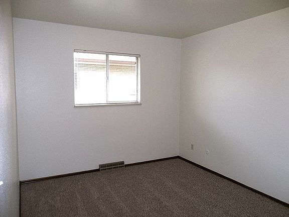 5th image of 1604 Larch St #1606