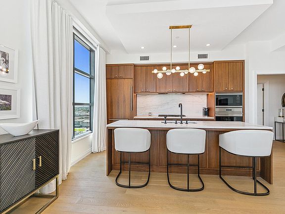 3rd image of 1001 Julia St APT 11F