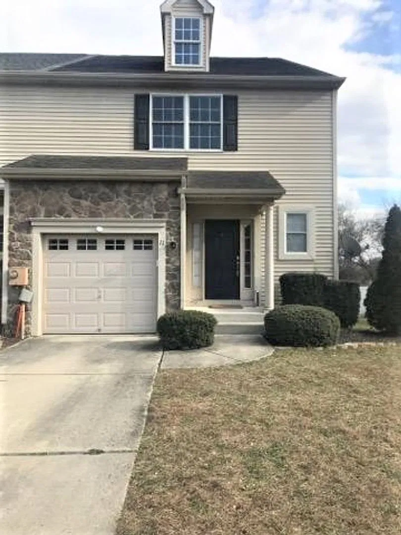 Perfect Townhouse Rental in Sicklerville! — Photo 1