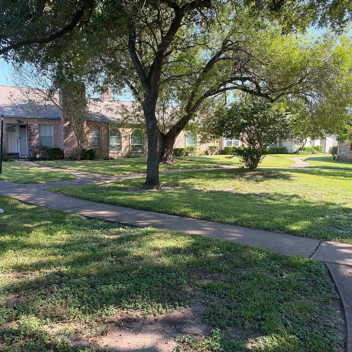 3 bed, 2.0 bath, 1221 sqft, $1,400 — Photo 1