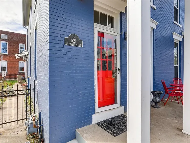 521 SE 2nd St #C — Photo 9
