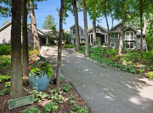 19300 Cedarhurst St, Deephaven, MN 55391