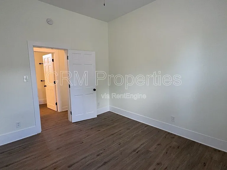 1339 Division St — Photo 20