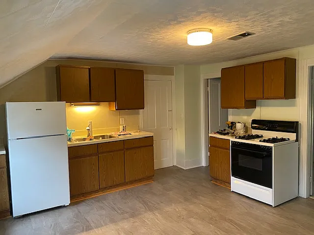 2446 W 10th St #UP — Photo 6