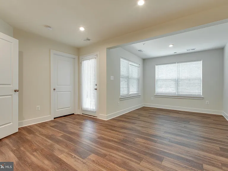 2546 Buckthorn Dr — Photo 41