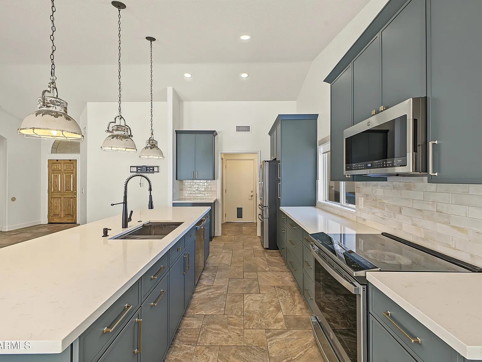 3 bed, 1615 sqft, $2,995 — Photo 4
