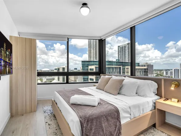 225 N Miami Ave #2002, Miami, FL 33128